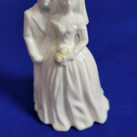 Wedgwood England Bone China Wedding Day 1996 CAKE TOPPER Bride Groom vintage EUC - Picture 3 of 9